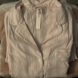 NWT Victoria’s Secret’s Cropped Pink & White Shimmer Flannel Pajama Set L Reg